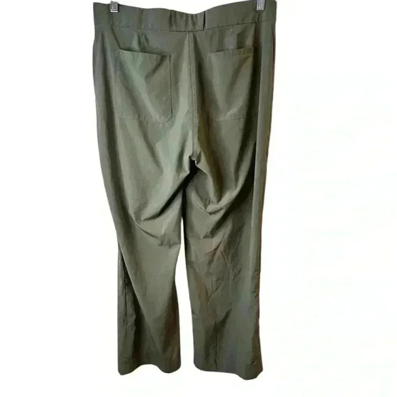Athleta Tribeca Utility Crop Laurel Olive Green Pants Size 10 - Picture 10 of 14
